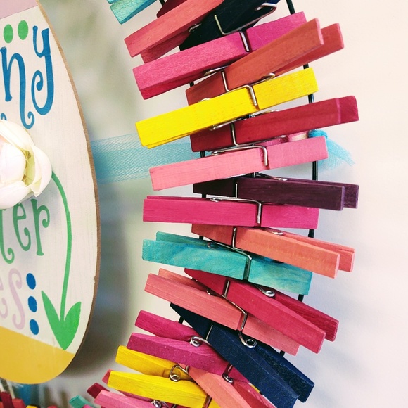 HANDCRAFTED EASTER CLOTHESPIN WREATH BUNNY KISSES EASTER WISHES PAINTED SIGN 19" - Picture 6 of 8